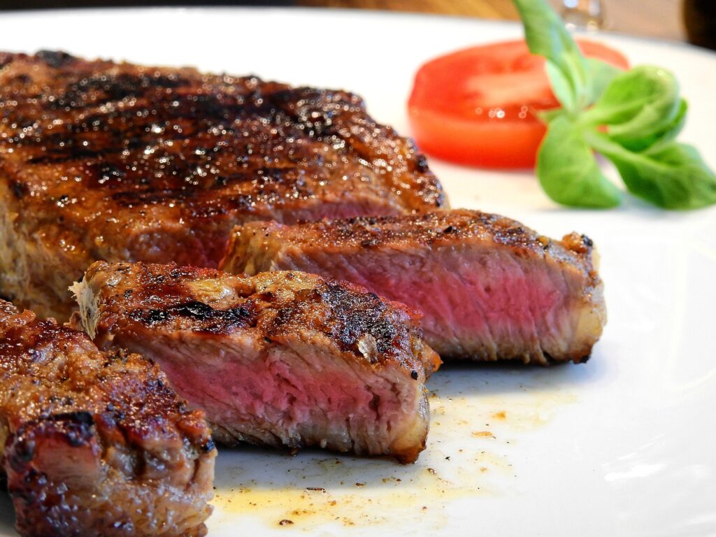鉄板焼きのステーキのイメージ写真